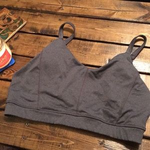 active sports bra worn once ❤️